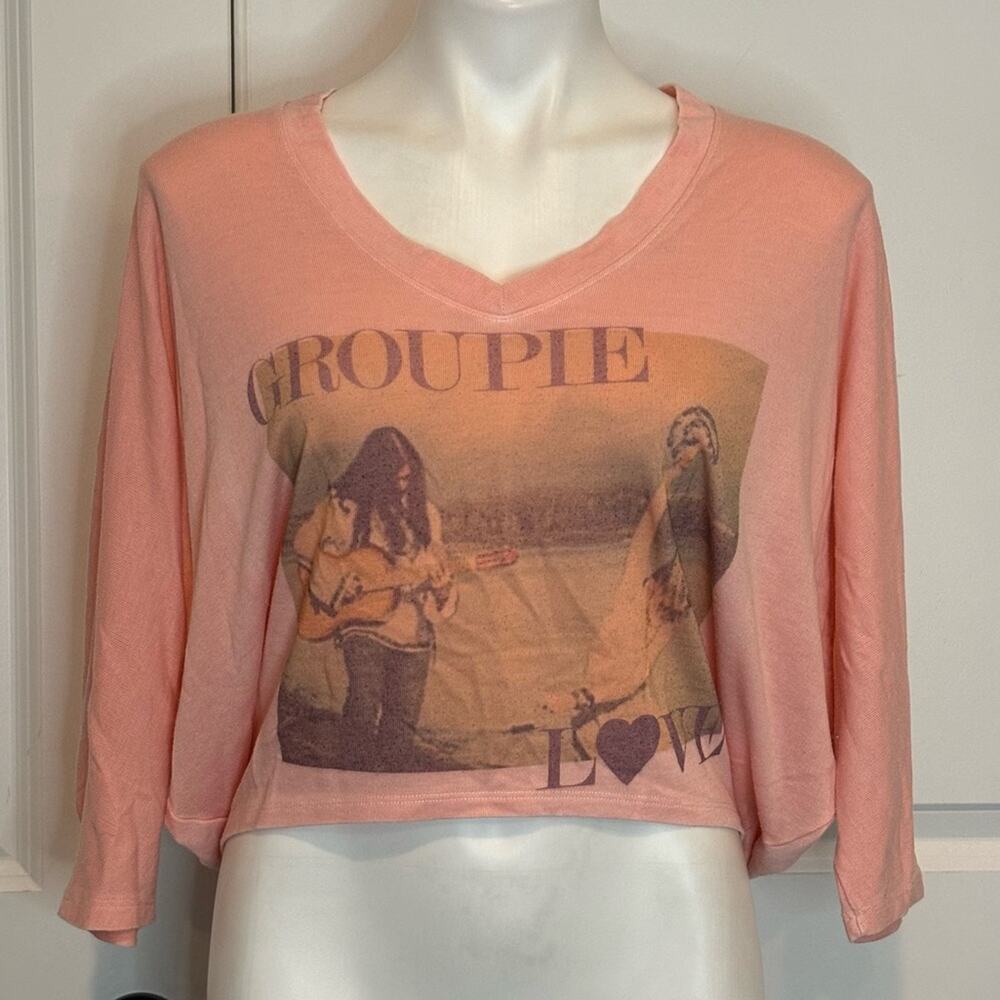 Brokedown Peach V-neck Groupie Love Graphic Batwing Band Tee XS